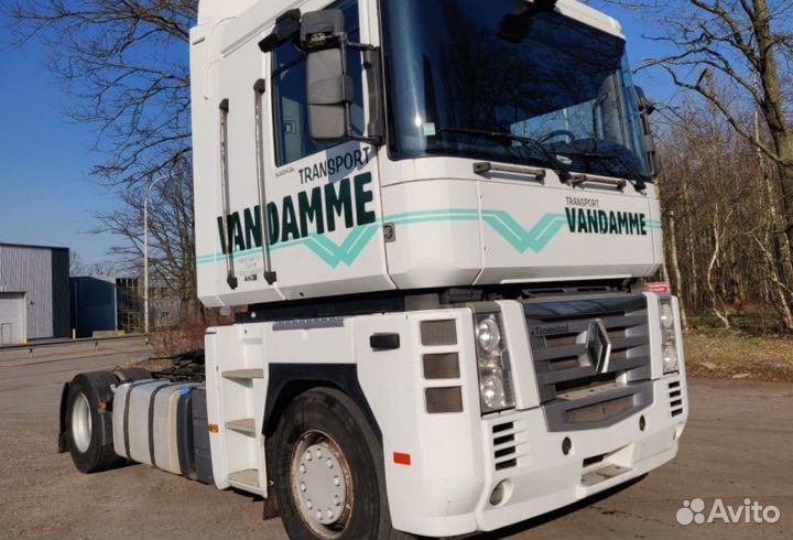 В разборке грузовик Renault,Magnum III 2001-2008