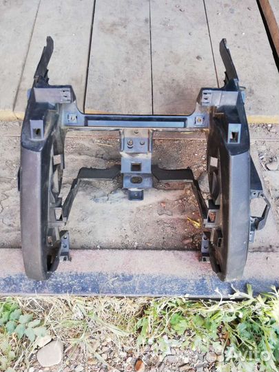 Консоль под магнитолу магнитолу Мазда 3