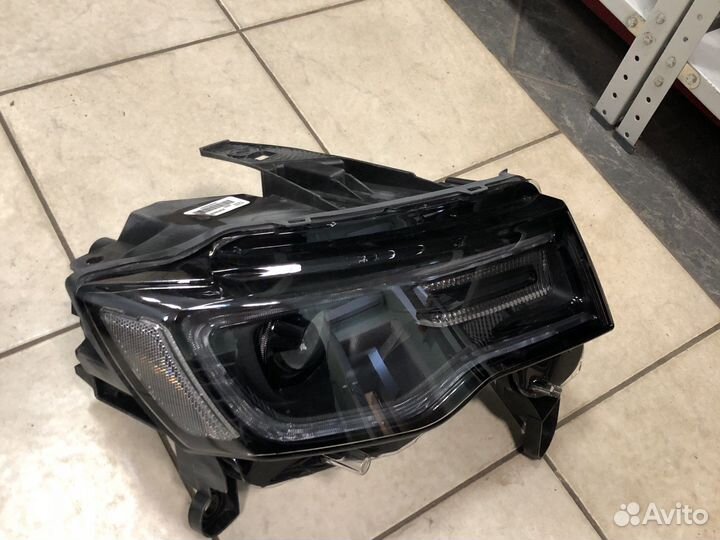 Фара правая black Jeep grand cherokee wk2