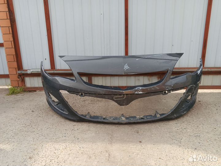 Передний бампер Opel Astra j
