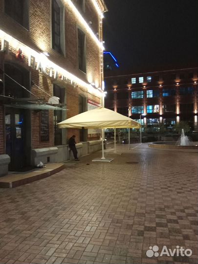 Уличный зонт для летней террасы