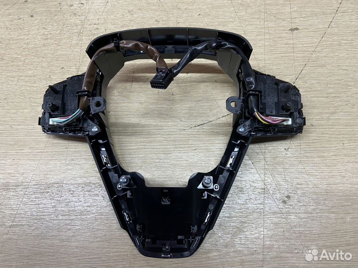 Блок кнопок руля Toyota Camry 75