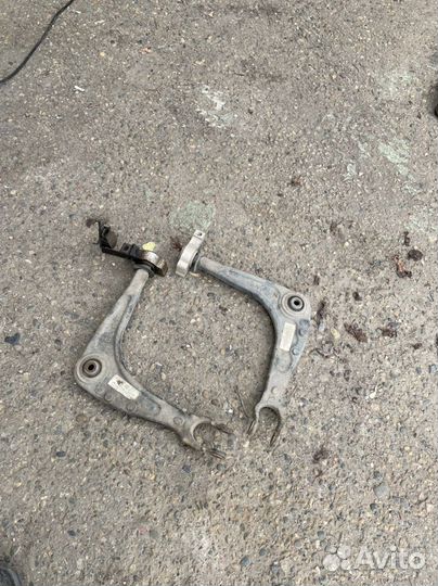 Нижний рычаг пежо 407