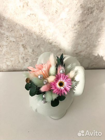 Композиция слоник с сухоцветами