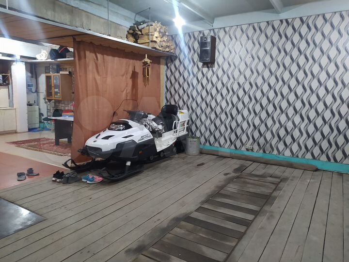 Гараж, > 30 м²