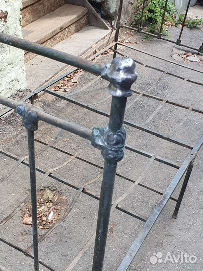 Кованная старинная раскладная кровать