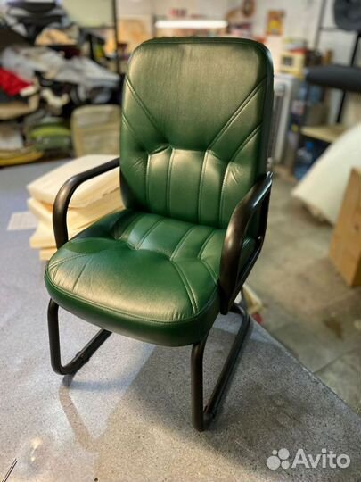 Офисное кресло
