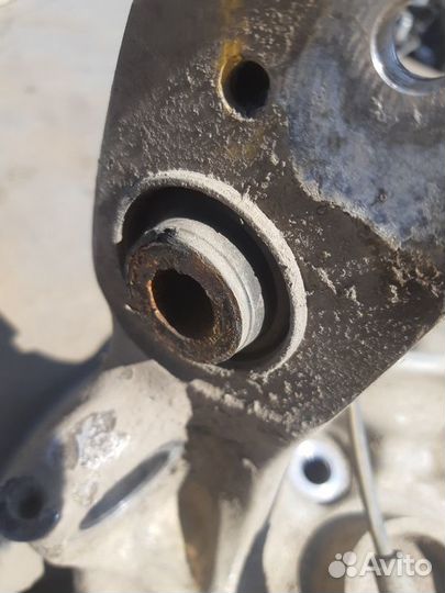 Кулак задний левый Honda Accord viii (8)