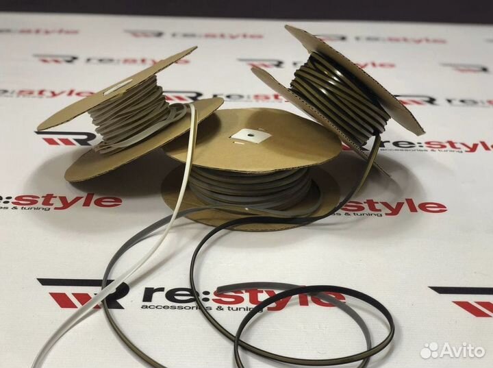 Резинка уплотнительная для тюнинга 1м белая Y689