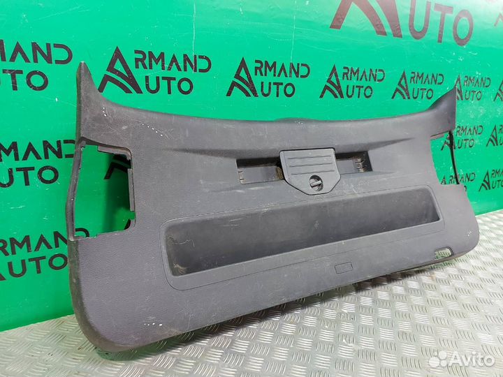 Обшивка двери багажника нижняя Volkswagen Touareg