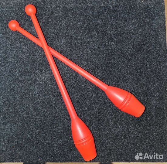Булавы гимнастические красные