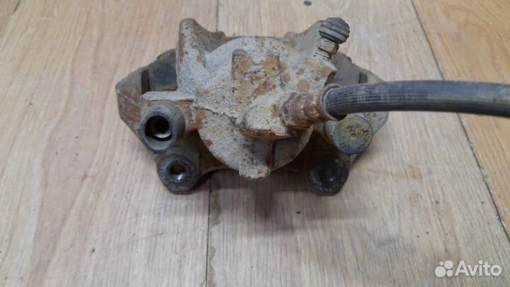 Суппорт передний правый Renault Logan 1 1.4 Л K7J