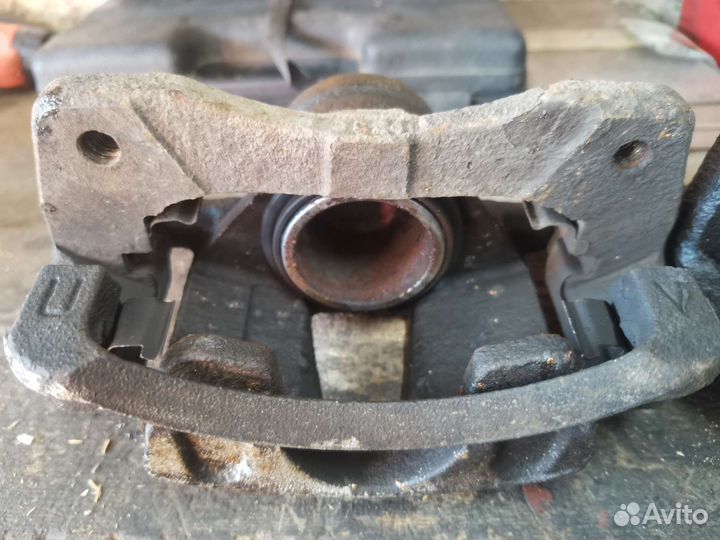 Передние тормозные суппорта Chevrolet Lacetti