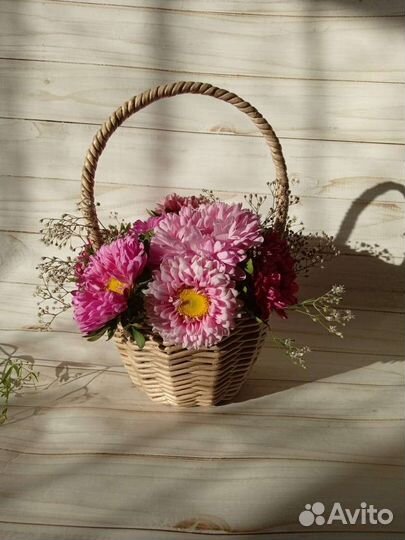 Корзина плетеная из бумажной лозы