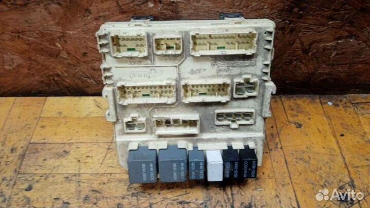 Блок предохранителей салонный Hyundai Sonata 4 EF