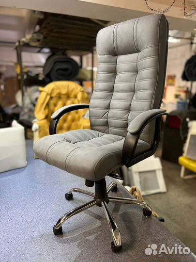 Офисное кресло