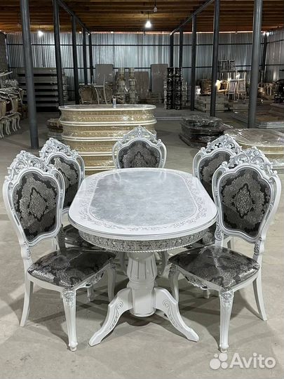 Стол и стулья