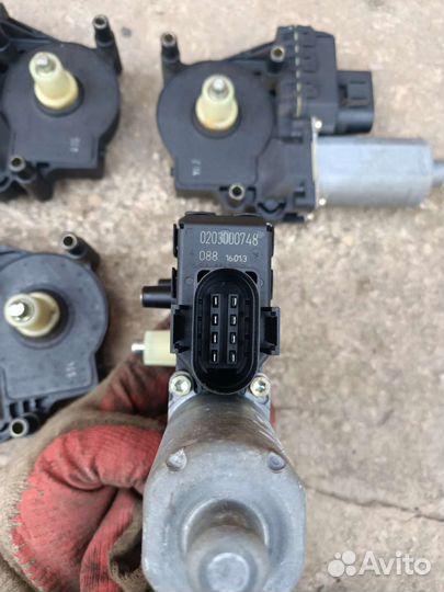 Моторчик стеклоподъемника Audi A6 C5