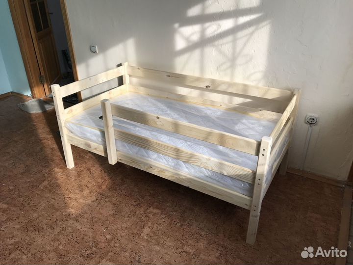 Детские кровати из массива сосны новые