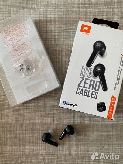 Левый и правый наушник от JBL tune 215