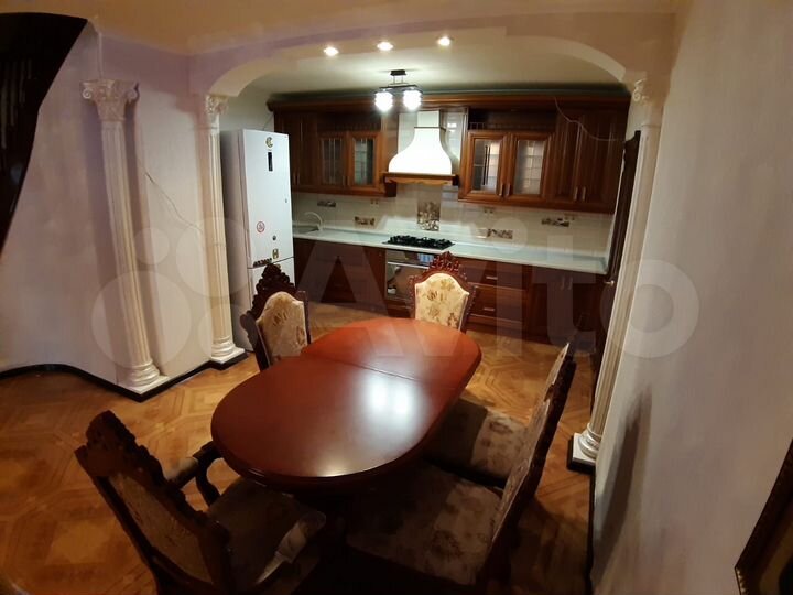 4-к. квартира, 150 м², 1/6 эт.