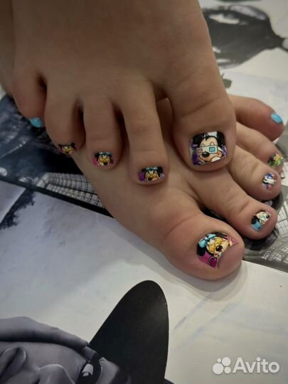 Маникюр педикюр