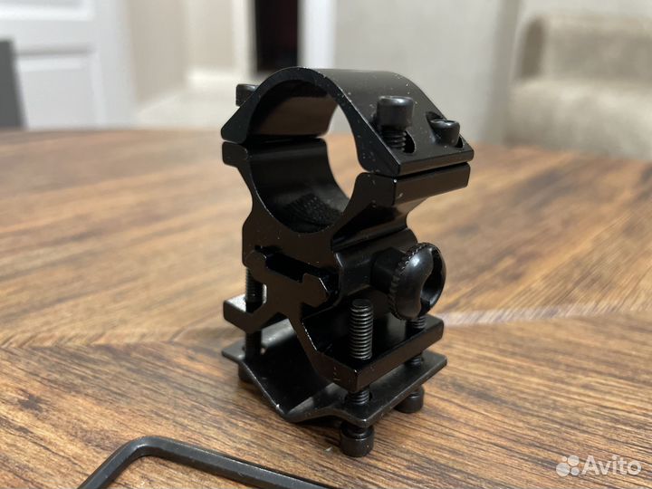 Крепление для подствольного фонаря