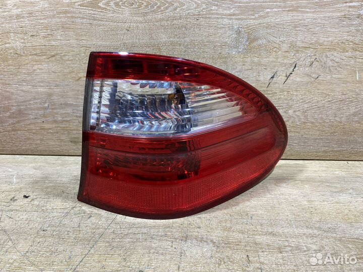 Фонарь правый Mercedes W211 универсал Арт. 111056