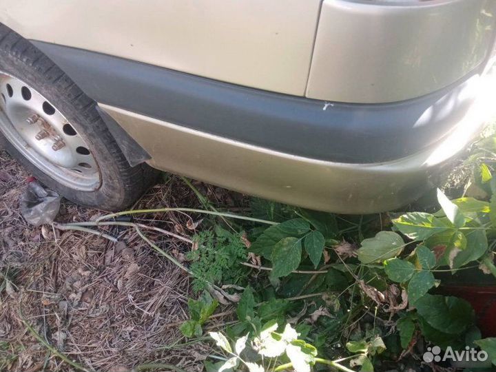 Бампер задний Toyota Avensis 2000