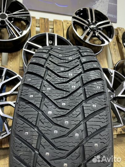 Yokohama IceGuard Stud IG65 265/45 R20 104T