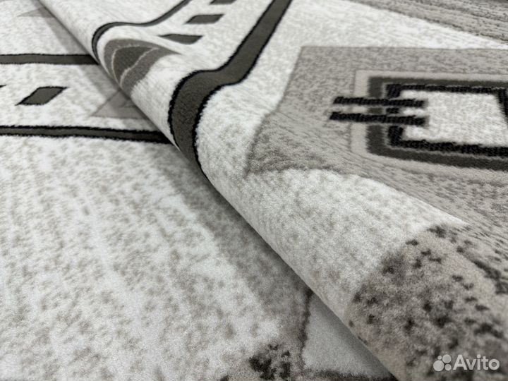 Ковер 200 х 500 новый