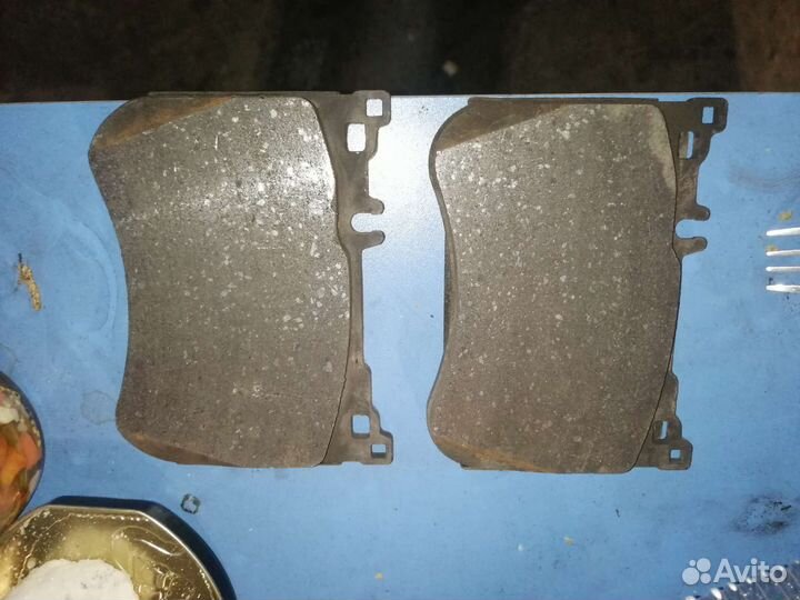 Продаю тормозные колодки на w222 Mercedes