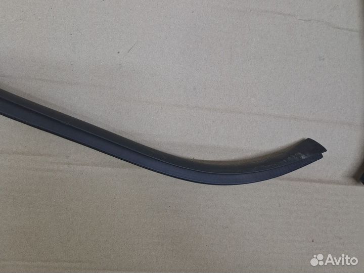 Уплотнитель левой двери Kia Picanto 2 TA Coupe