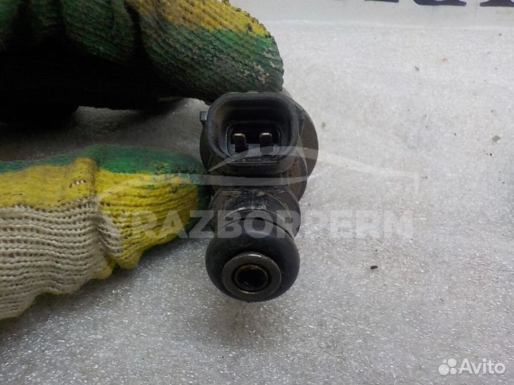 Форсунка топливная Mitsubishi Carisma