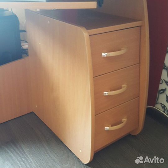 Компьютерный стол