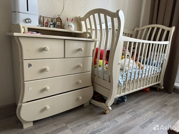 Детская кроватка гандылян и пеленальный комод