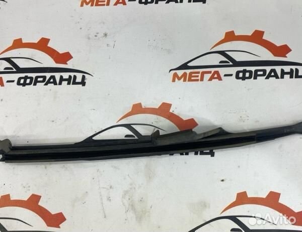 Направляющая стекла двери передняя левая Citroen