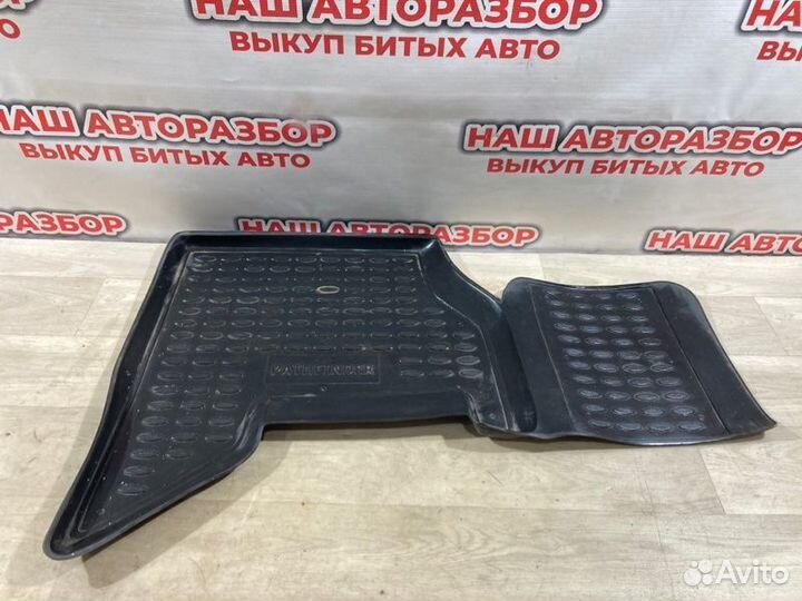 Коврик салона Nissan Pathfinder R 51 2008