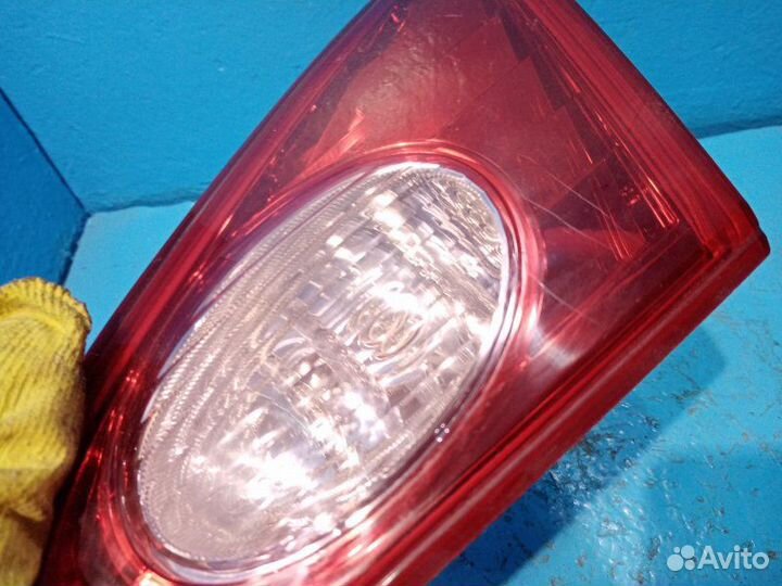 Фонарь крышки багажника правый Nissan Murano Z51