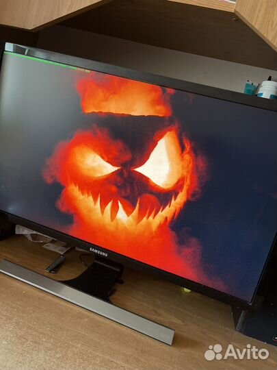 Монитор Samsung ue590