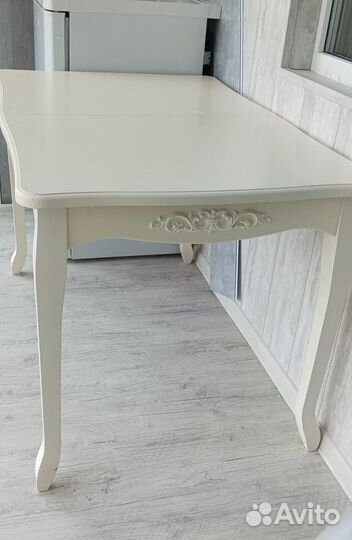 Кухонный стол и стулья