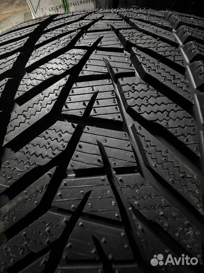 Hankook Winter I'Cept Evo 3 W330 285/30 R21 и 255/35 R21