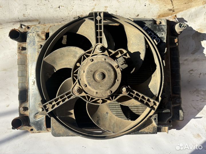 Радиатор охлаждения Volkswagen Golf 2