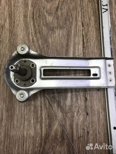 Стеклоподъемник задний левый Opel Zafira B минивэн