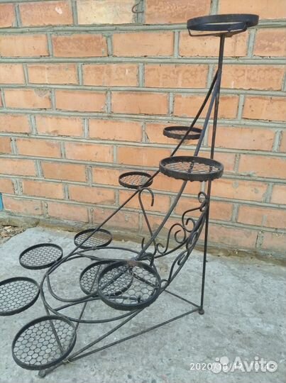 Подставка для цветочных горшков