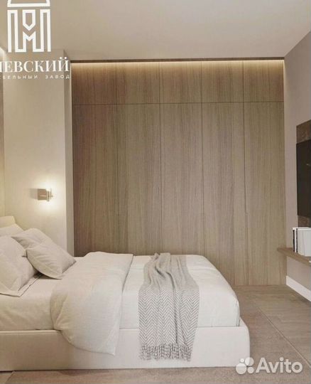 Письменный стол с ящиками и полками