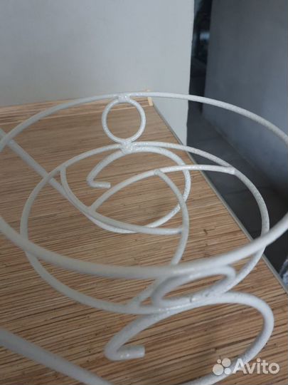 Подставка для цветов металлическая белая