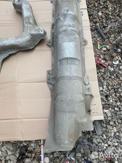 Тепловой экрнан глушителя Renault Fluence