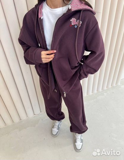 Женский спортивный костюм