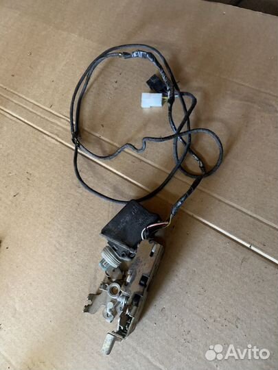 Замок двери vito w638